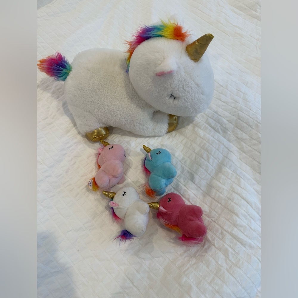 Mama unicorn and 4 babies unicorns set